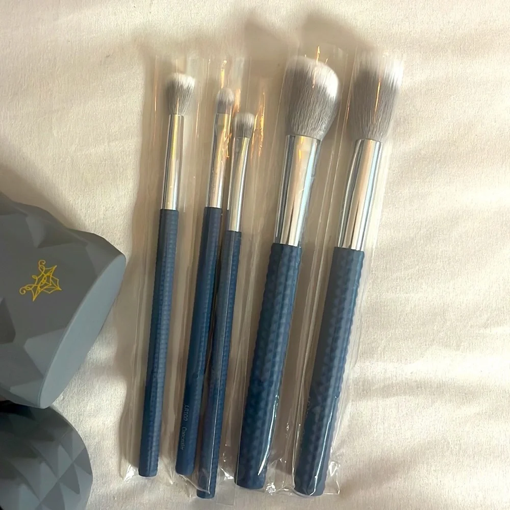 LARUCE 5 pc makeup brush set with brush holder